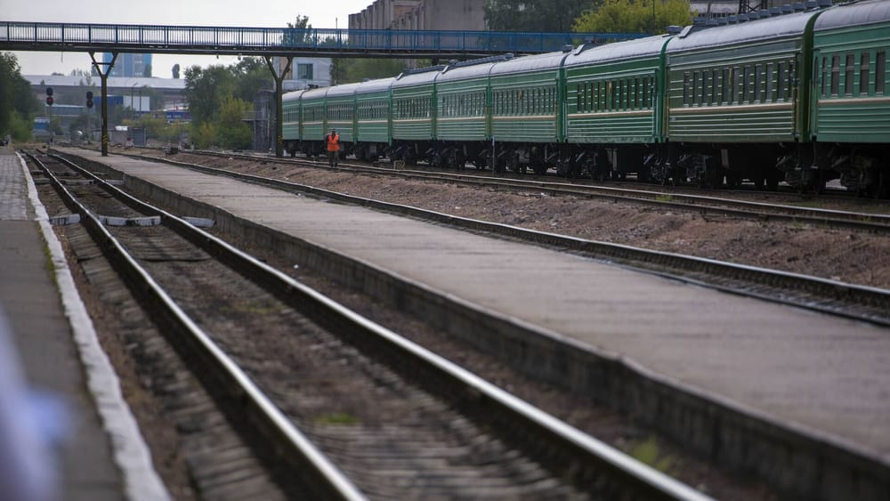 До 2022 года железные дороги были убыточными и накопили 0.5 млрд сомов долга – Жапаров изображение публикации