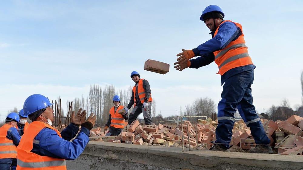 За пять лет в КР снизилась безработица, но выросла доля нетрудоспособного населения изображение публикации