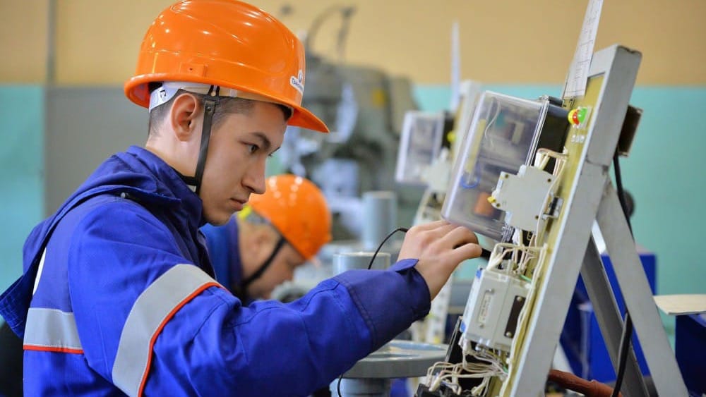 Кто зарабатывает больше всех в производственной сфере Кыргызстана? изображение публикации