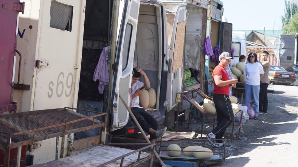 В Караколе ликвидируют стихийную торговлю — какую альтернативу предлагает мэрия? изображение публикации