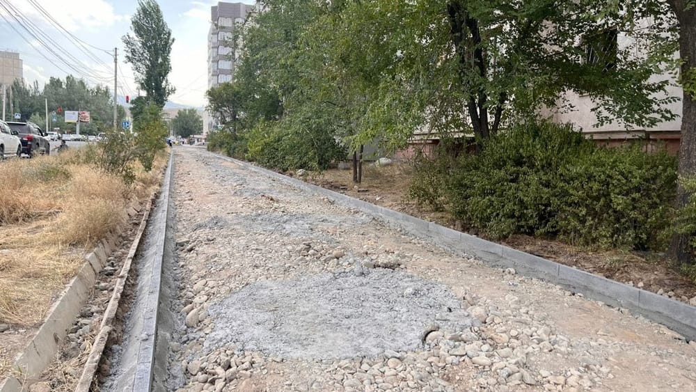 В Бишкеке на улице Жетикашкаевой проложат новый тротуар изображение публикации
