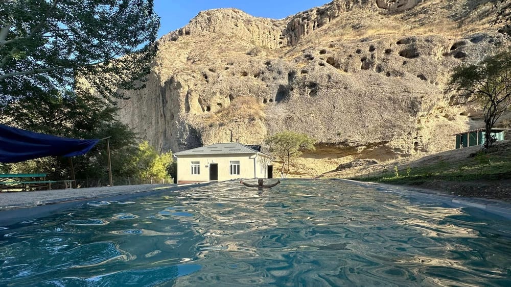 В Сулюкте открыли курорт «Белес Резорт» с новым бассейном и обновленной инфраструктурой изображение публикации