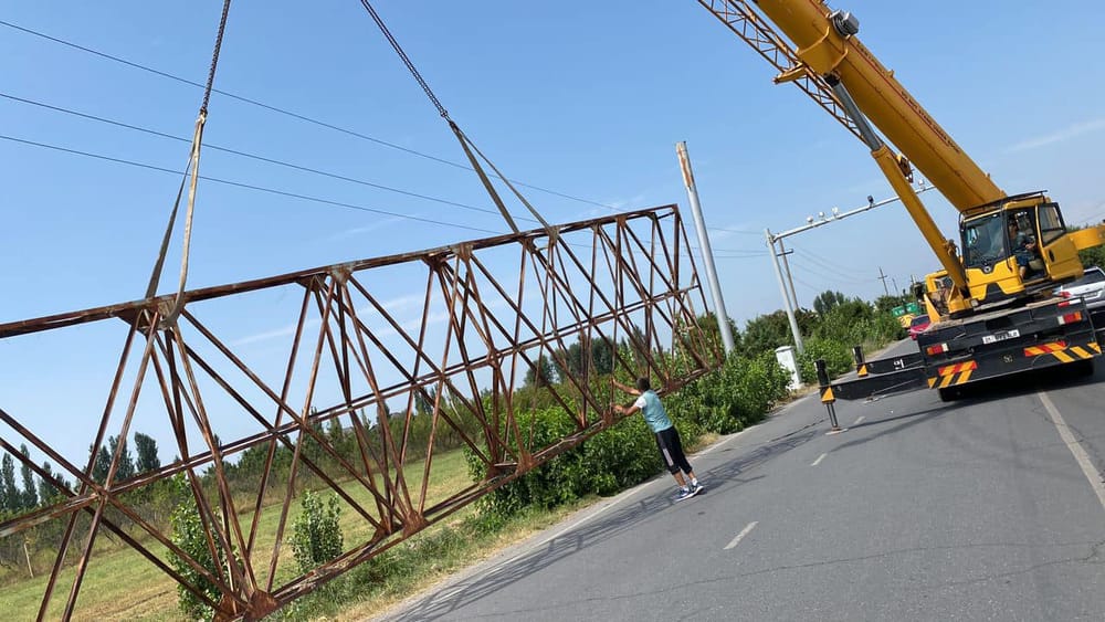 Госстрой демонтировал в Ошской области более 300 рекламных щитов изображение публикации