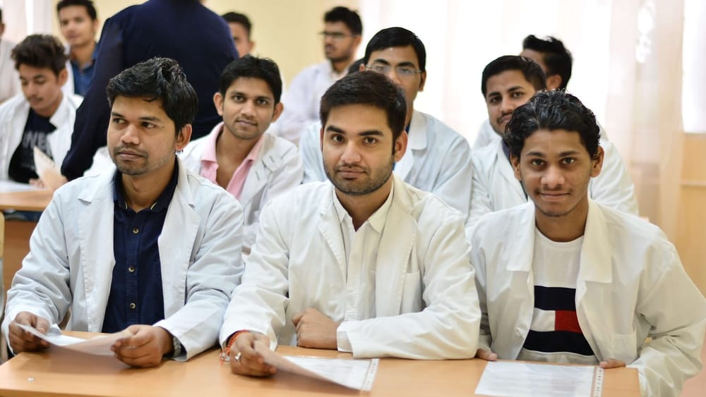 Для Кыргызстана важно продолжение обучения 16 тысяч индийских студентов – МИД изображение публикации