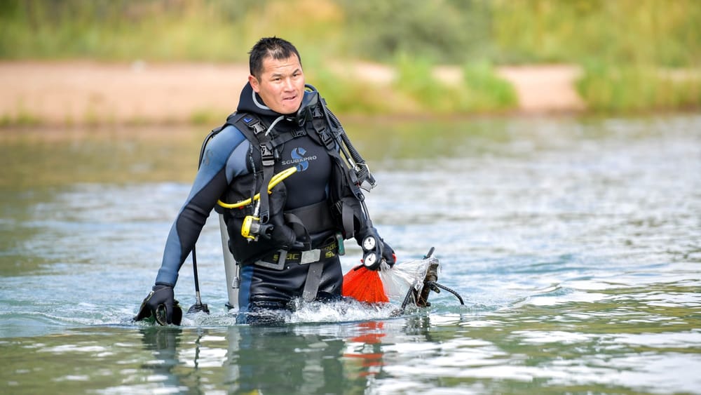 Водолазы продолжают очистку Иссык-Куля — за 2024 год из озера извлекли 6 тонн мусора и 40 км сетей (ФОТО) изображение публикации