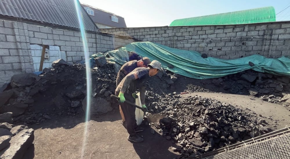 В Бишкеке открыли точки продажи угля — мэрия взяла их под контроль изображение публикации