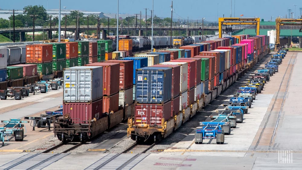 Кыргызстан и Туркменистан обсудили запуск железнодорожного коридора из Китая на Каспий изображение публикации