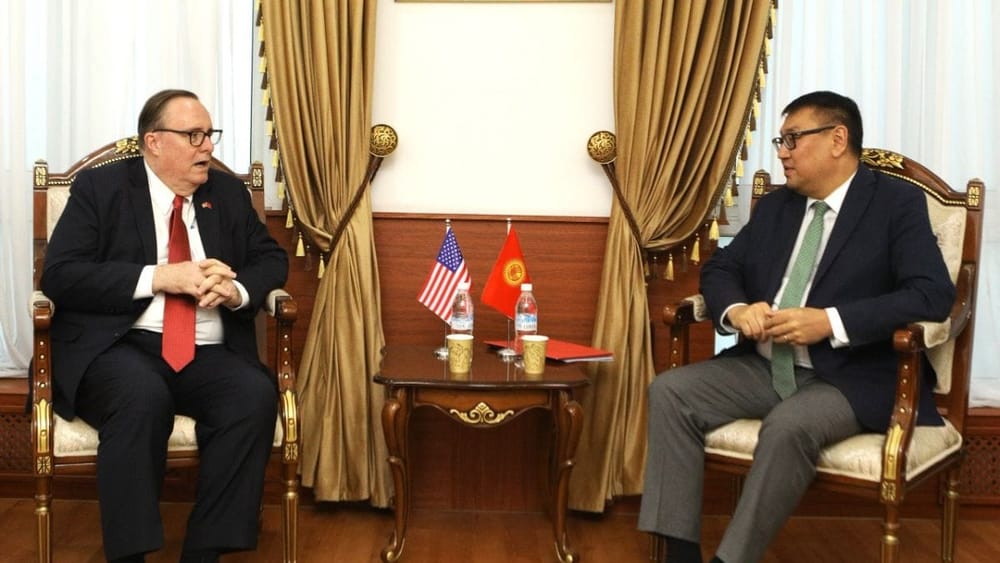 Замминистра иностранных дел КР обсудил с послом США кыргызско-американское сотрудничество изображение публикации
