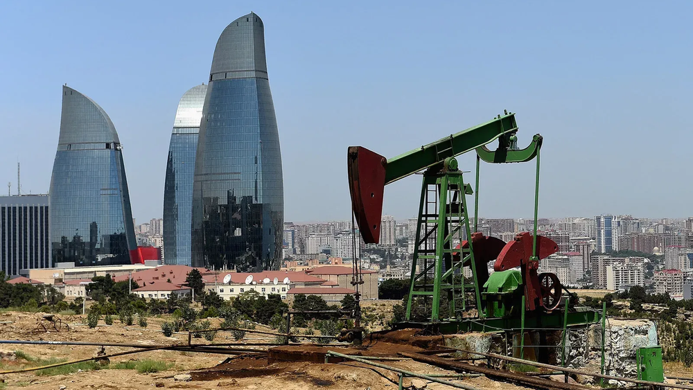 Кыргызстан и Азербайджан обсудили перспективы поставок нефти в КР изображение публикации