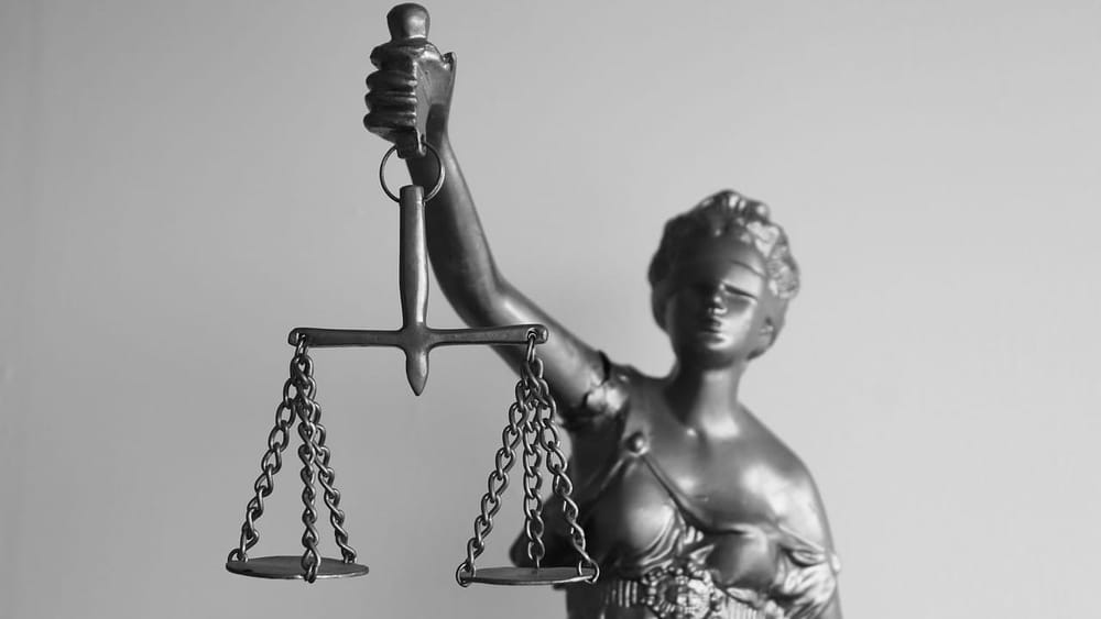 С 1 августа в КР лицензий лишились более 700 адвокатов изображение публикации