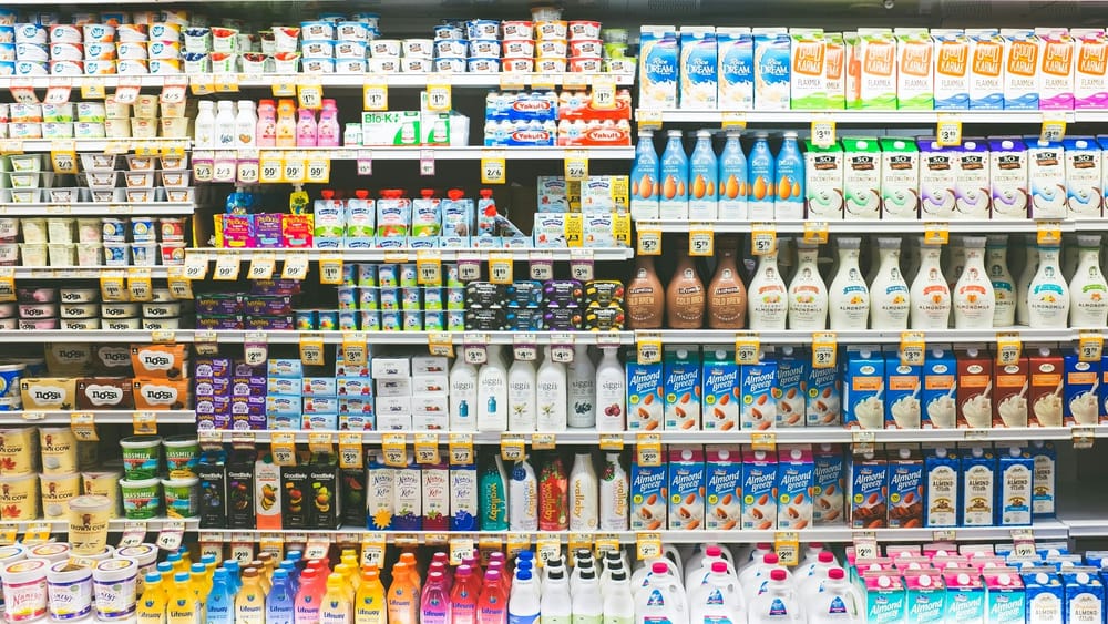 В КР намерены ввести обязательное разделение молочных продуктов в магазинах изображение публикации