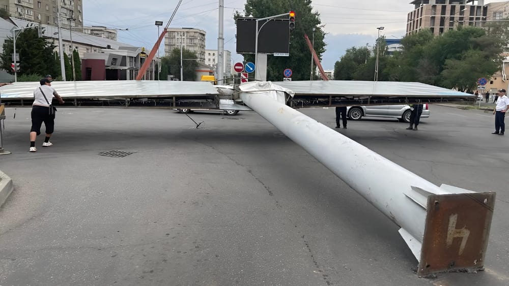 Бизнес должен возмещать затраты мэрии на демонтаж старых рекламных щитов изображение публикации