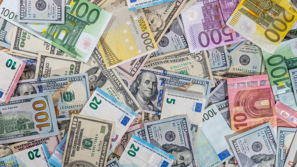 Доллар и евро дорожают к сому – курс валют на Моссовете и в банках КР 13 сентября изображение публикации