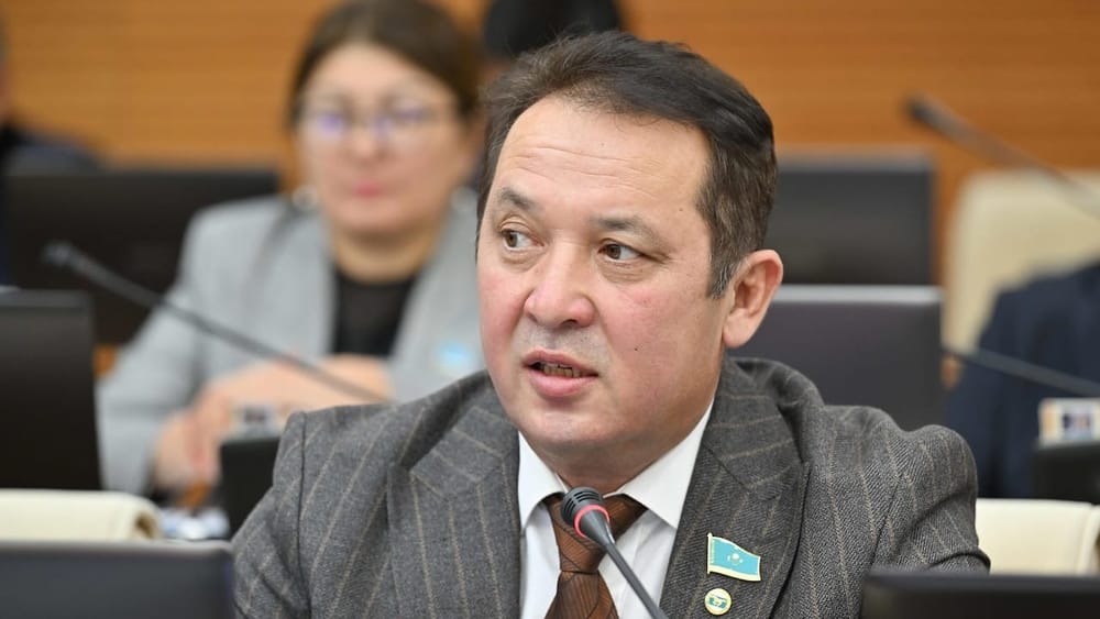 В Казахстане депутата лишили мандата из-за обвинений в домогательствах изображение публикации