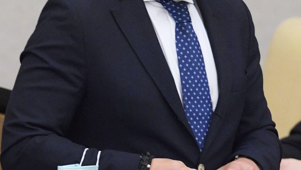 В КР ввели мораторий на увеличение штата и зарплат чиновников изображение публикации