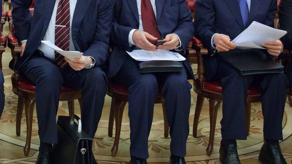 Более 2.5 тысячи чиновников КР скрыли свои доходы и не сдали налоговую декларацию изображение публикации