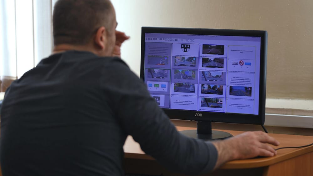 В 2023 году теоретический экзамен на права в КР сдали всего 13% изображение публикации