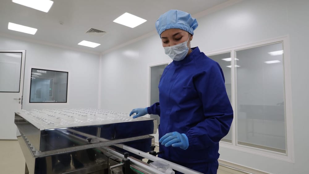 В Сокулукском районе запустили завод по производству инфузионных растворов и глазных капель изображение публикации