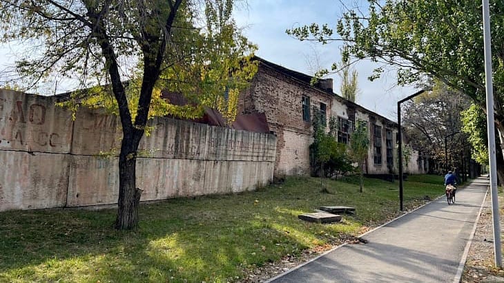 Здание бывшего «Электротехнического завода» в Караколе вернули в госсобственность изображение публикации