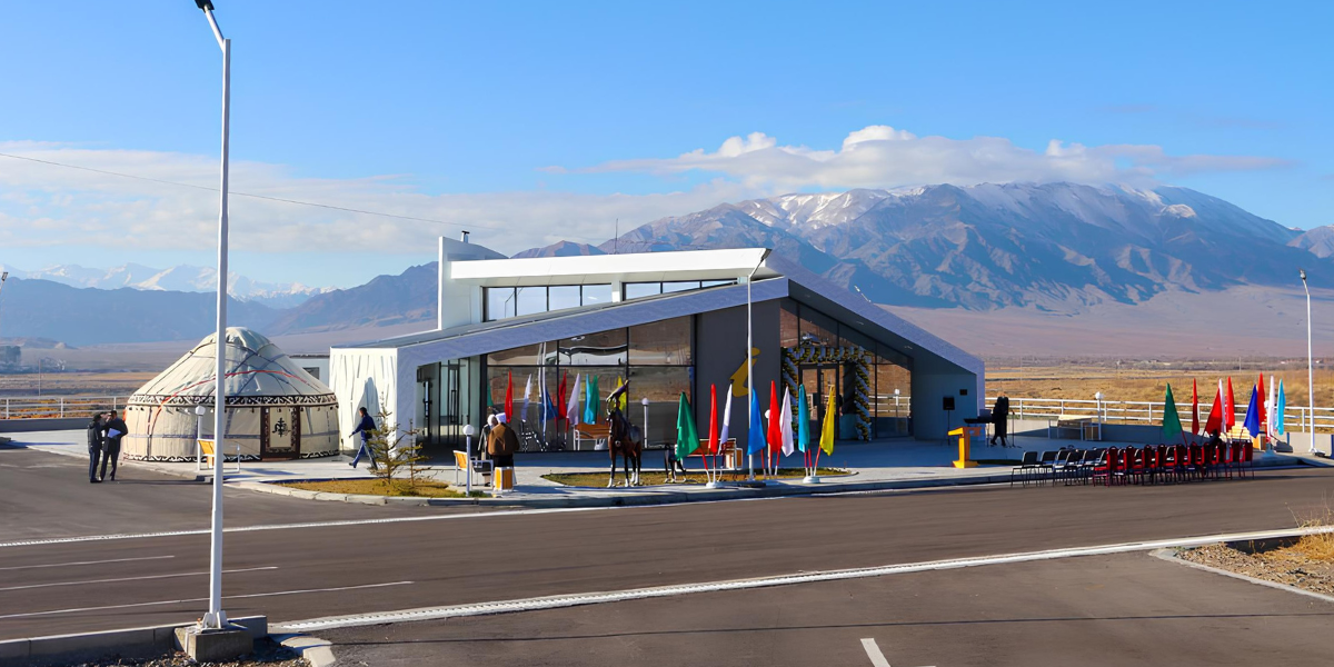 В Балыкчы открыли туристический центр с зарядками для электромобилей изображение публикации