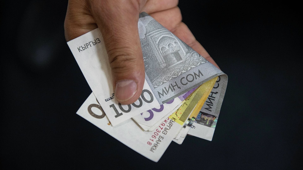 Сом укрепился ко всем основным валютам – курс НБ КР на выходные изображение публикации