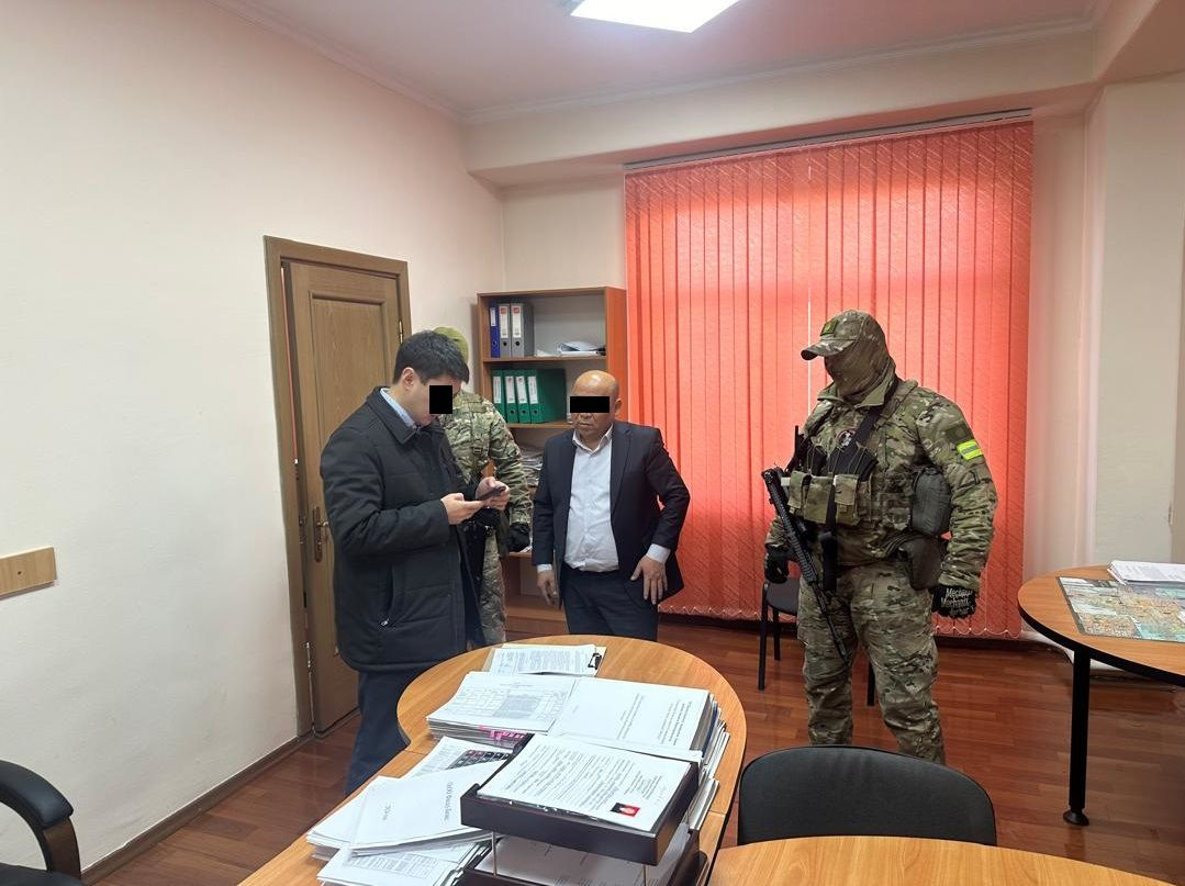 В ГКНБ рассказали, за что задержали налоговиков – ущерб от их бездействия составил 3.2 млрд сомов изображение публикации