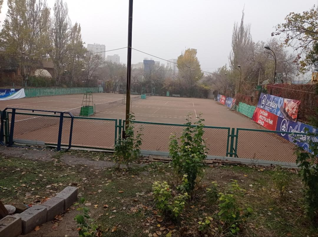 В госсобственность вернули теннисный корт в парке Панфилова в Бишкеке изображение публикации