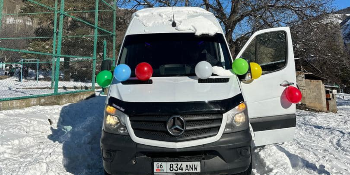 Полсотни школьников из Донуз-Тоо будут ездить в школу на Mercedes-Benz изображение публикации