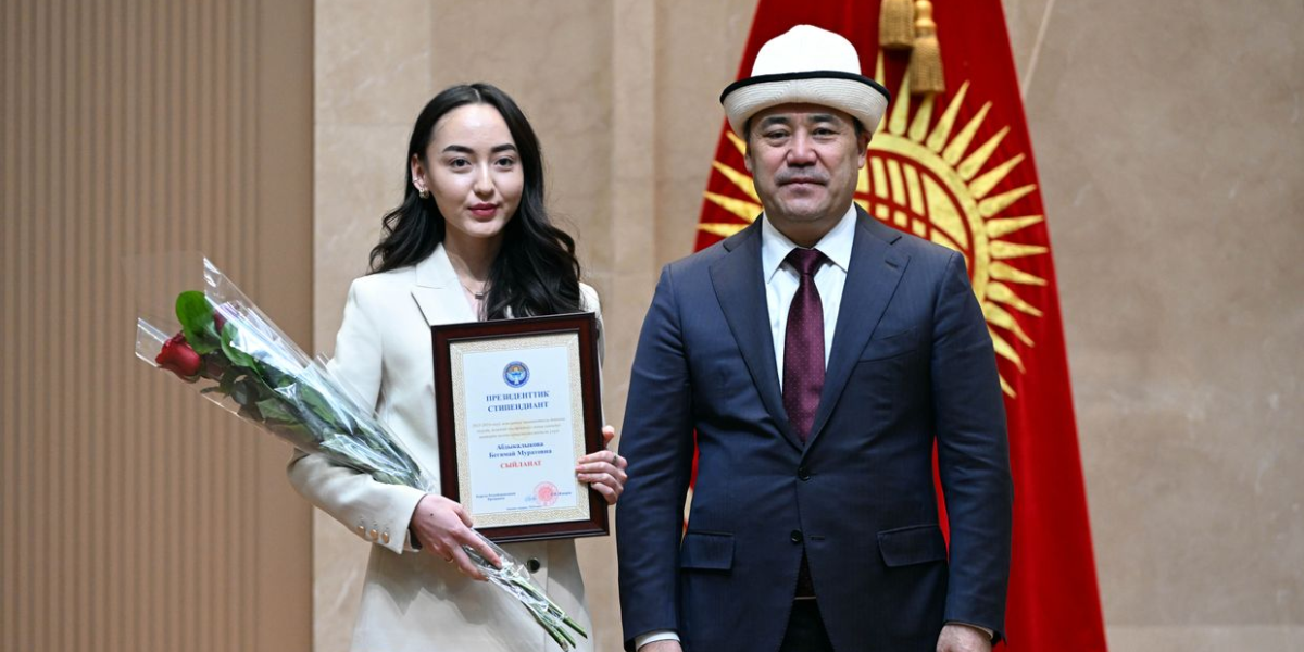 90 лучших студентов Кыргызстана получили президентские стипендии по 60 тысяч сомов изображение публикации