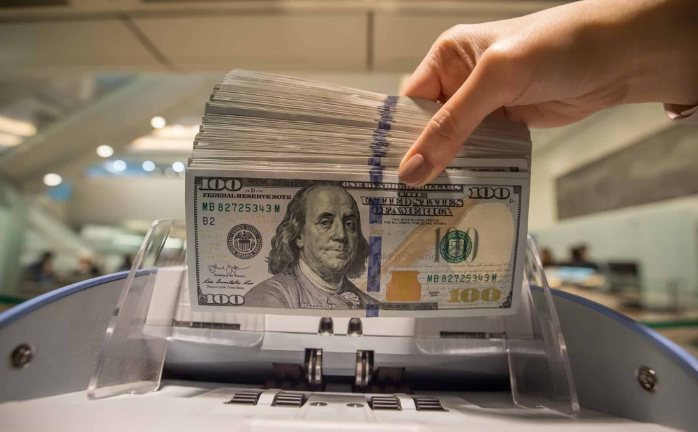 Доллар незначительно подорожал, евро стабилен — курс валют на Моссовете и в банках КР 16 декабря изображение публикации