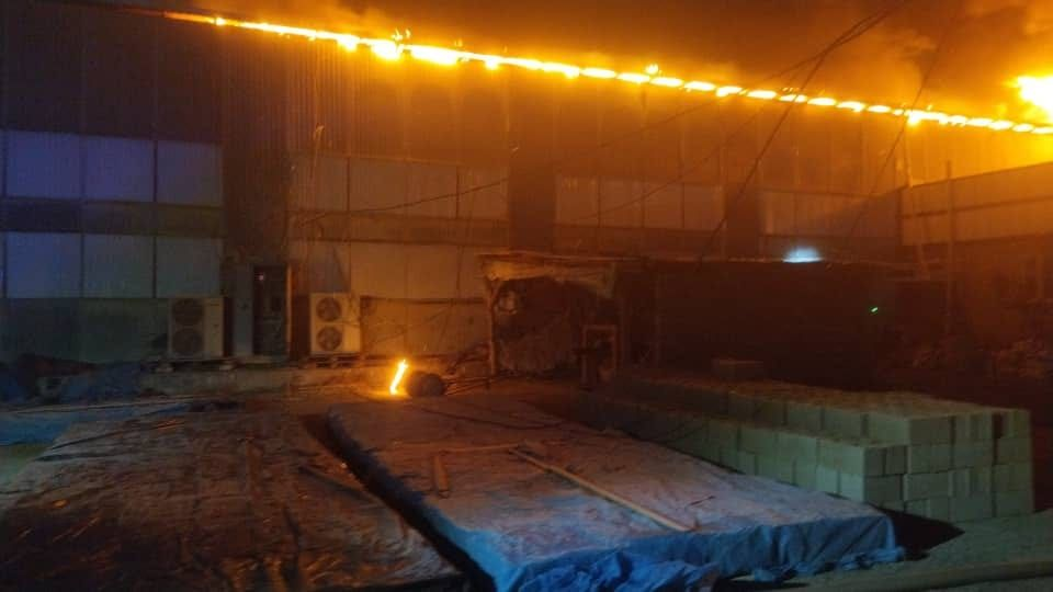 В Баткене загорелся торговый центр «Мега» – пострадавших нет изображение публикации