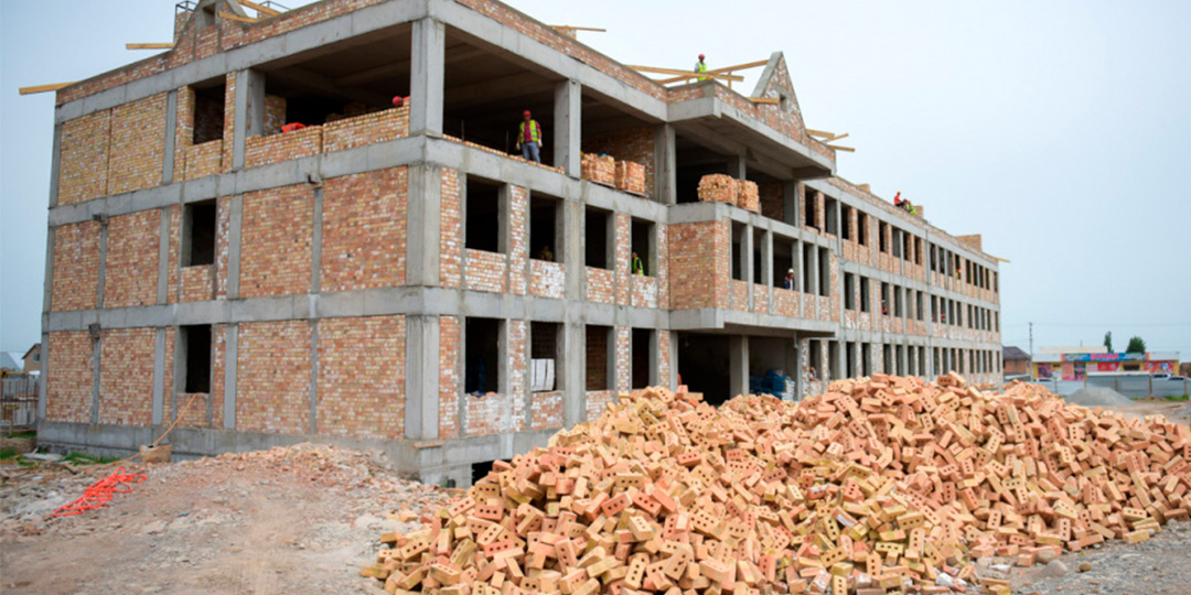 В селе Ынтымак Джалал-Абадской области выявлены нарушения при строительстве школы на 3.4 млн сомов изображение публикации