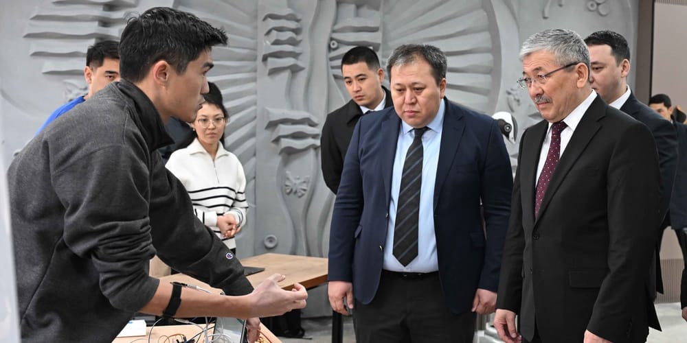 Парк высоких технологий презентовал разработки Адылбеку Касымалиеву изображение публикации