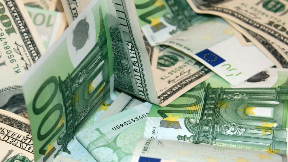 Сколько стоят основные валюты на Моссовете и в комбанках КР 21 ноября? изображение публикации