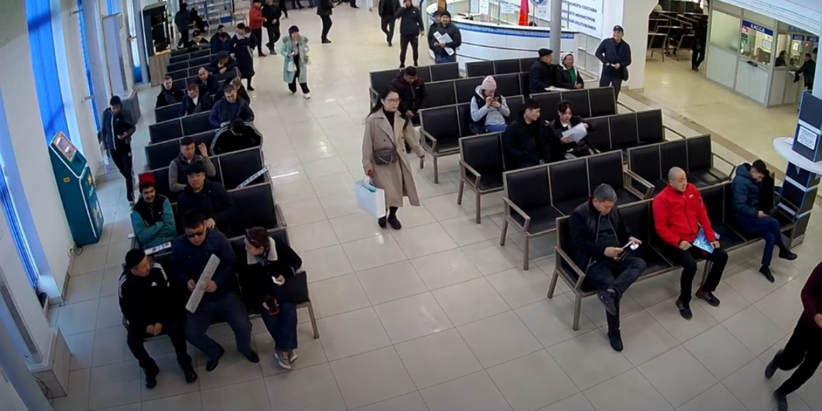 Кыргызстанцы теперь могут следить за скоростью обслуживания в автоЦОНах изображение публикации