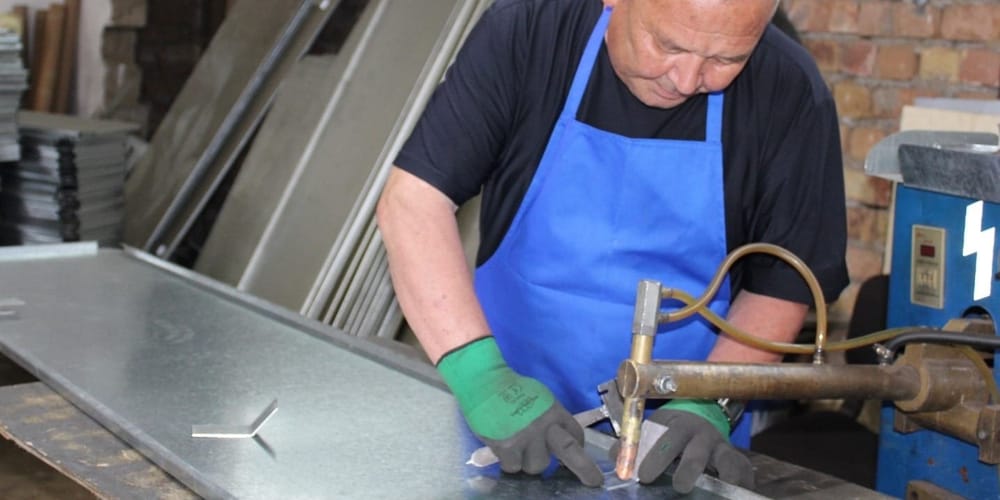 С начала года в Кыргызстане выпустили 2.8 тысячи дорожных знаков изображение публикации