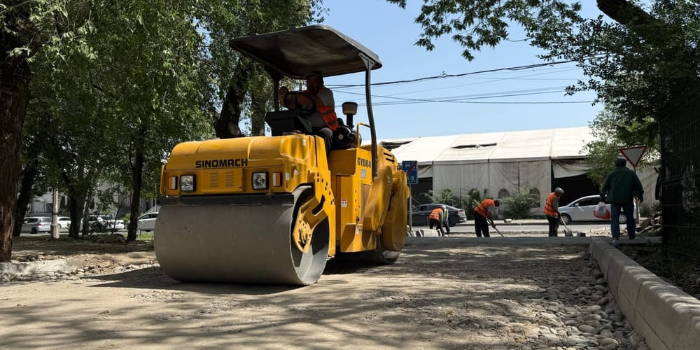В двух столичных микрорайонах обновляют дороги изображение публикации