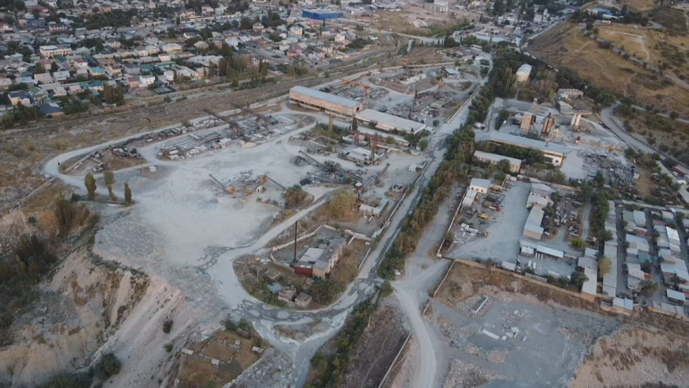 Кабмин КР вновь продлил внешнее управление в ЗАО «Кум-Шагыл» — до конца лета изображение публикации