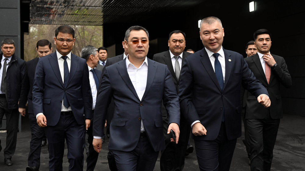 Орунбеков подвел итоги трех лет работы Туманбаева на посту главы Управделами президента КР изображение публикации