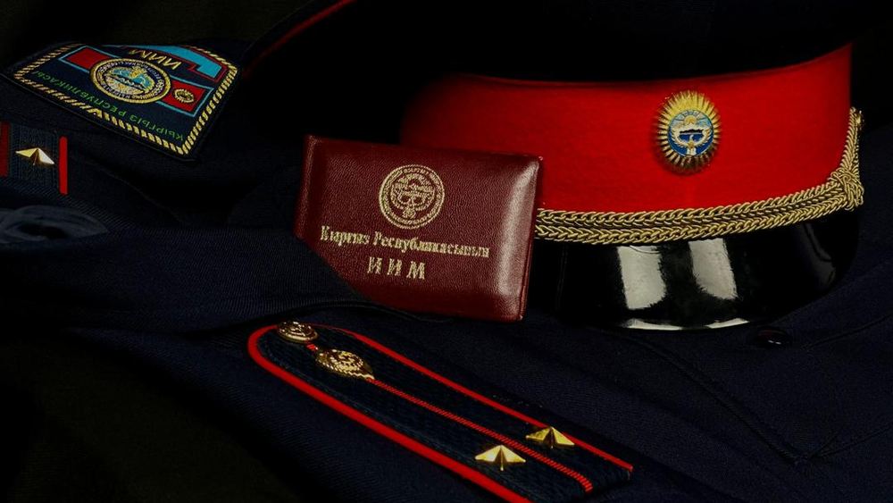 В Бишкеке двое милиционеров вымогали взятку — оба задержаны изображение публикации