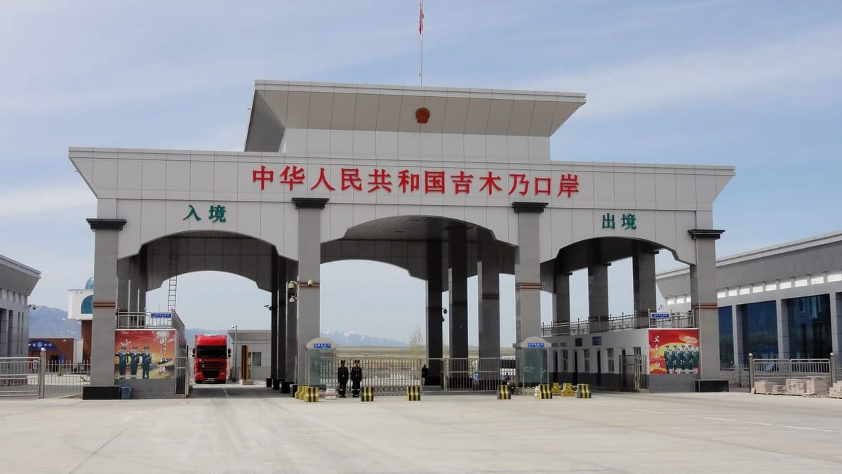 Пункты пропуска на границе с Китаем временно приостановят работу изображение публикации