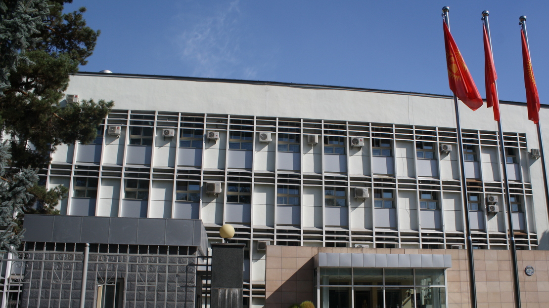 В ГАЗРК объяснили, почему в Бишкеке выросли очереди на регистрацию недвижимости изображение публикации