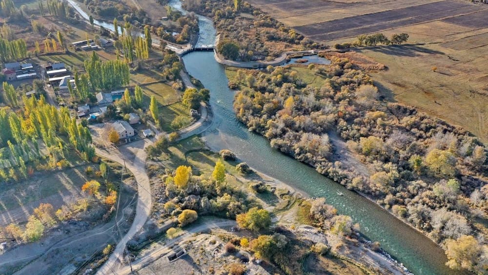 Из-за дефицита воды в реках Таласа фермеров перевели на поочередный полив полей изображение публикации