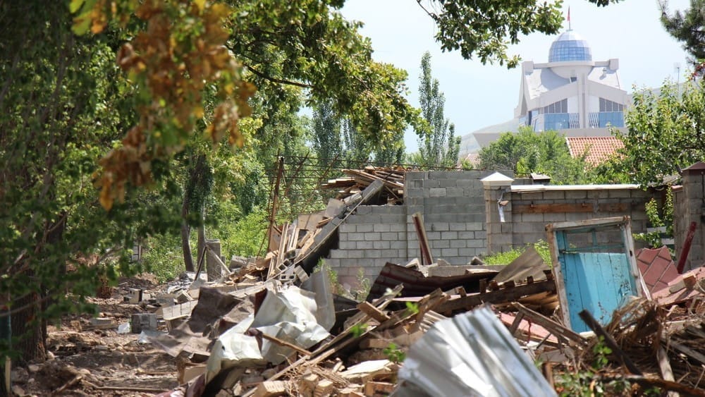 «Все по закону»: Мэр Бишкека — о сносе на Айтматова и земле жилмассивов Киргизия-1 и Киргизия-2 изображение публикации