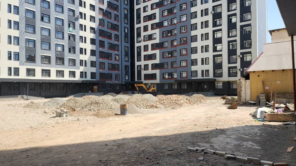 В Бишкеке приостановили строительство ЖК за нарушения техники безопасности изображение публикации
