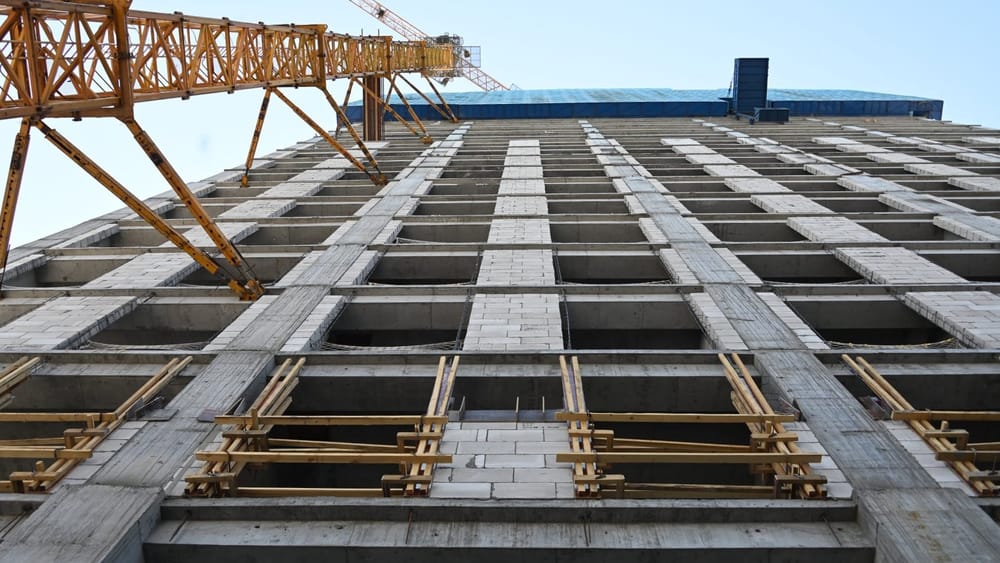 Минстрой выявил нарушения на стройках в Бишкеке, Оше и Чуйской области – ФОТО изображение публикации