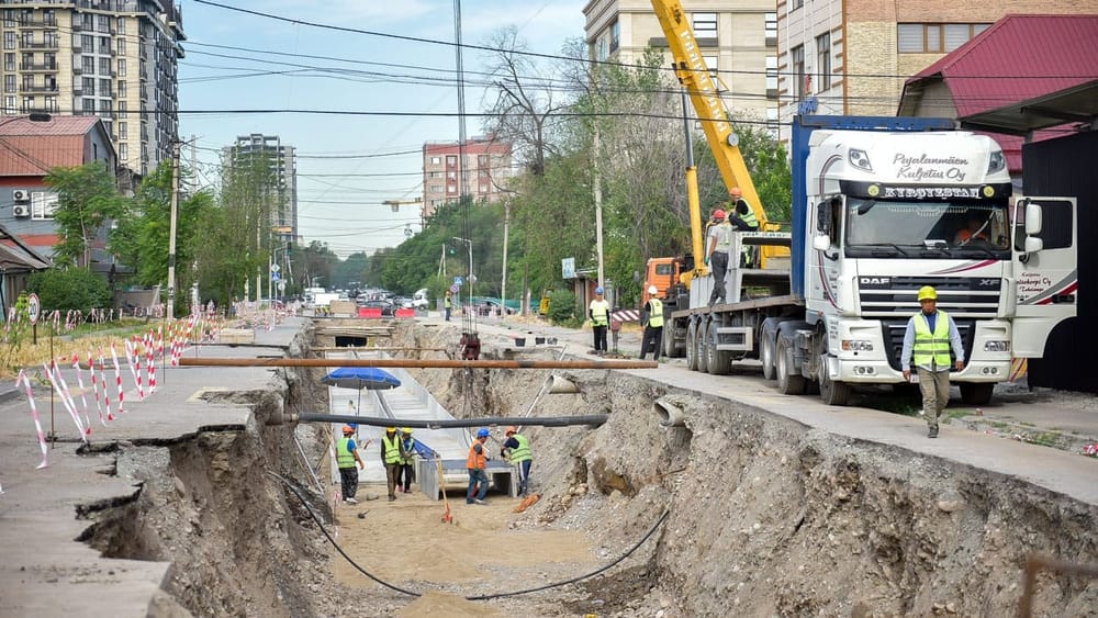 В Бишкеке ведется реконструкция теплосети: мэр проверил ход работ изображение публикации
