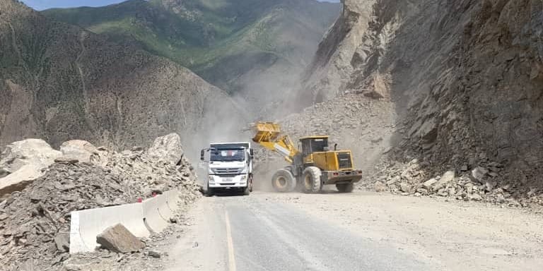 Минтранс проводит расчистку трасс в Нарынской области после осадков изображение публикации