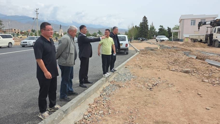 В Чолпон-Ате завершили укладку асфальта на центральной улице изображение публикации