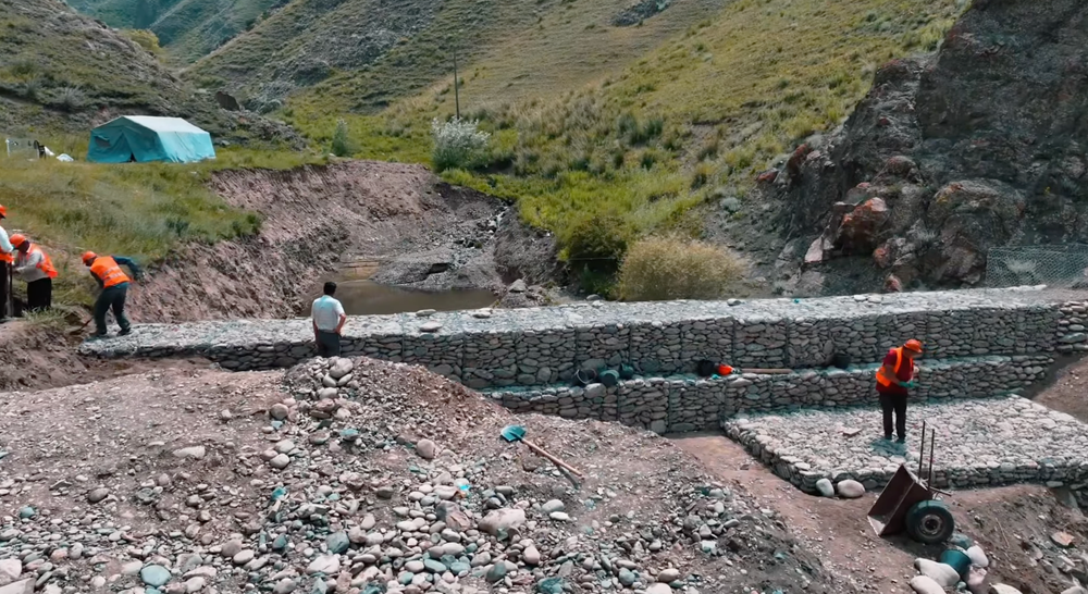 В Нарыне строят четыре селезащитные дамбы за 19 млн сомов изображение публикации